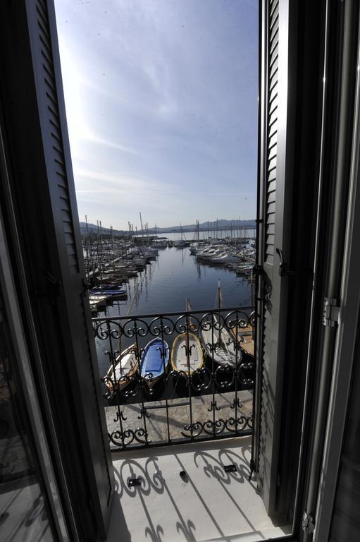 Hotel Restaurant De La Tour Sanary-sur-Mer Buitenkant foto