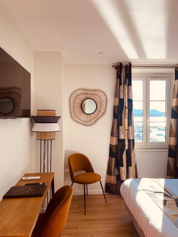 Hotel Restaurant De La Tour Sanary-sur-Mer Buitenkant foto