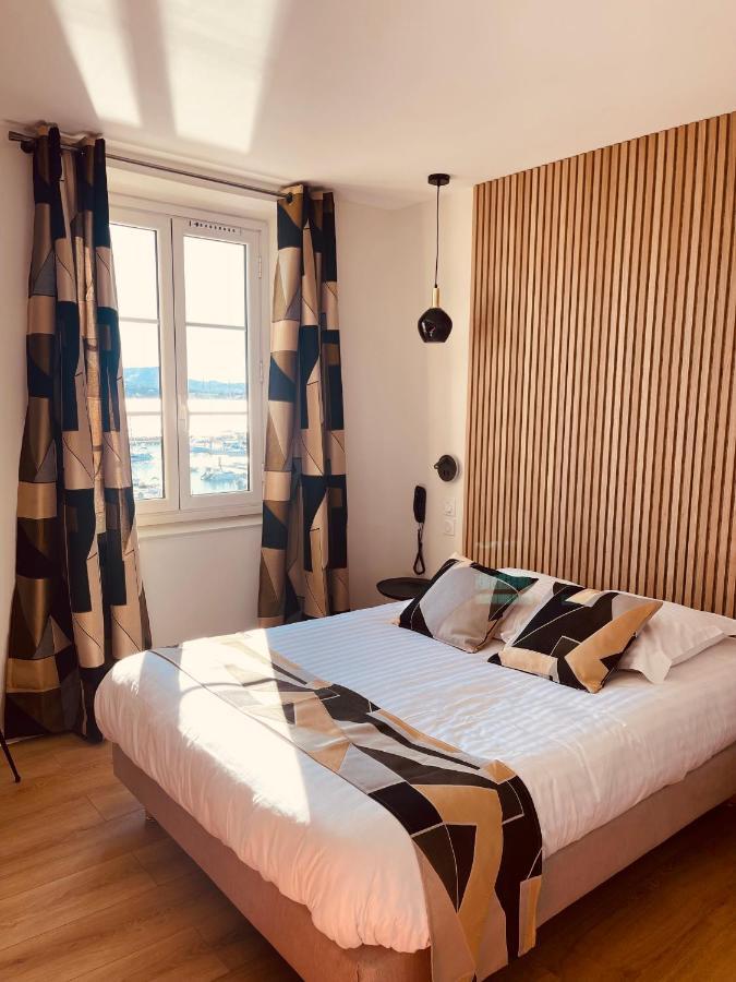 Hotel Restaurant De La Tour Sanary-sur-Mer Buitenkant foto