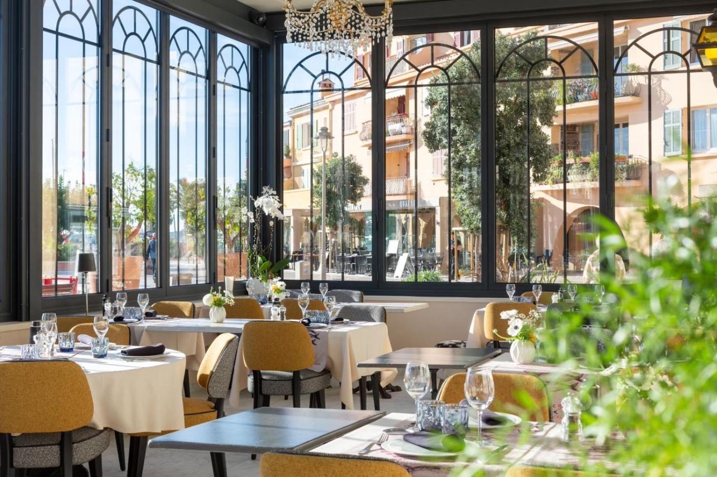 Hotel Restaurant De La Tour Sanary-sur-Mer Buitenkant foto
