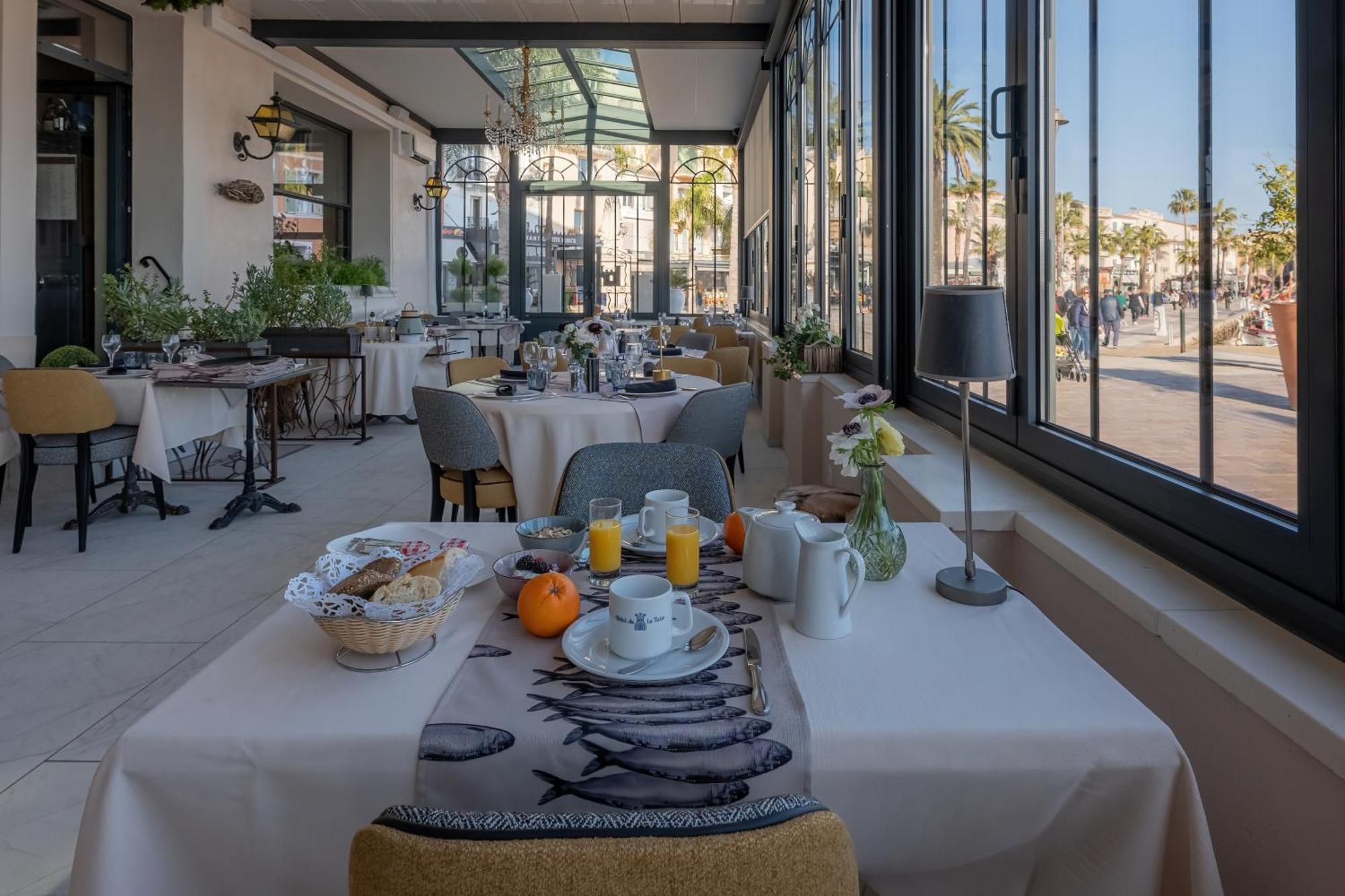 Hotel Restaurant De La Tour Sanary-sur-Mer Buitenkant foto
