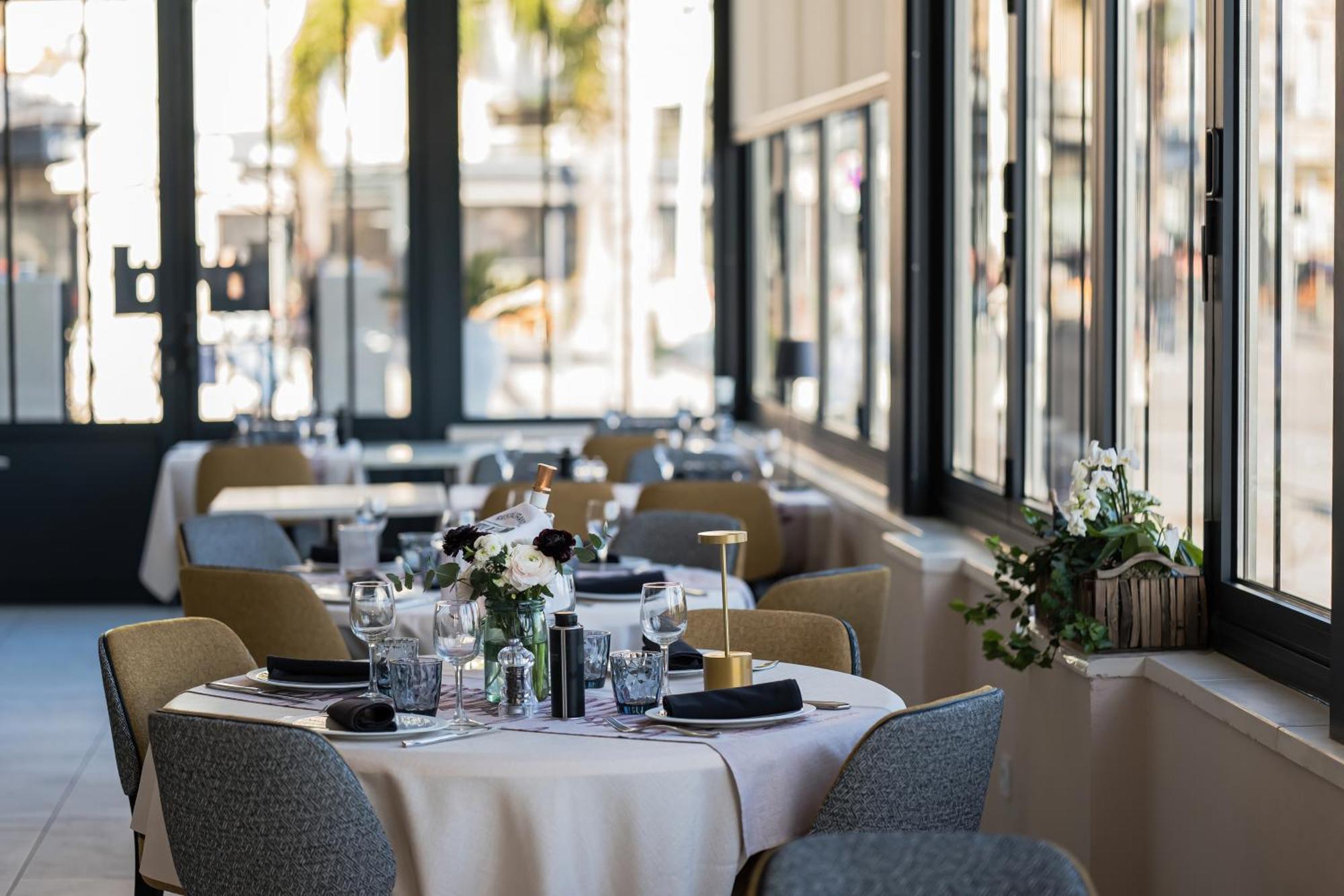 Hotel Restaurant De La Tour Sanary-sur-Mer Buitenkant foto