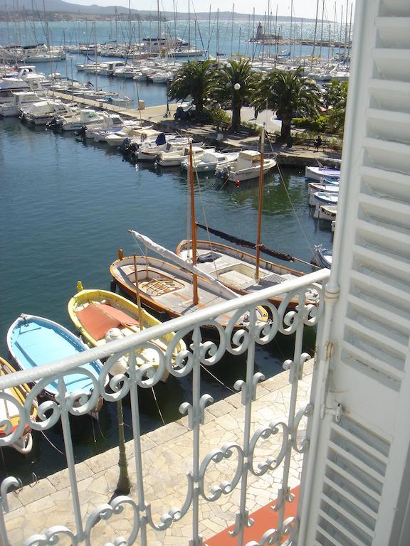 Hotel Restaurant De La Tour Sanary-sur-Mer Buitenkant foto