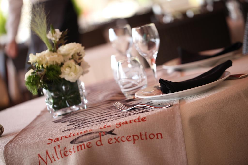 Hotel Restaurant De La Tour Sanary-sur-Mer Buitenkant foto